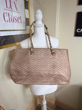 Chevron Quilted Tote Bag in Blush Taupe